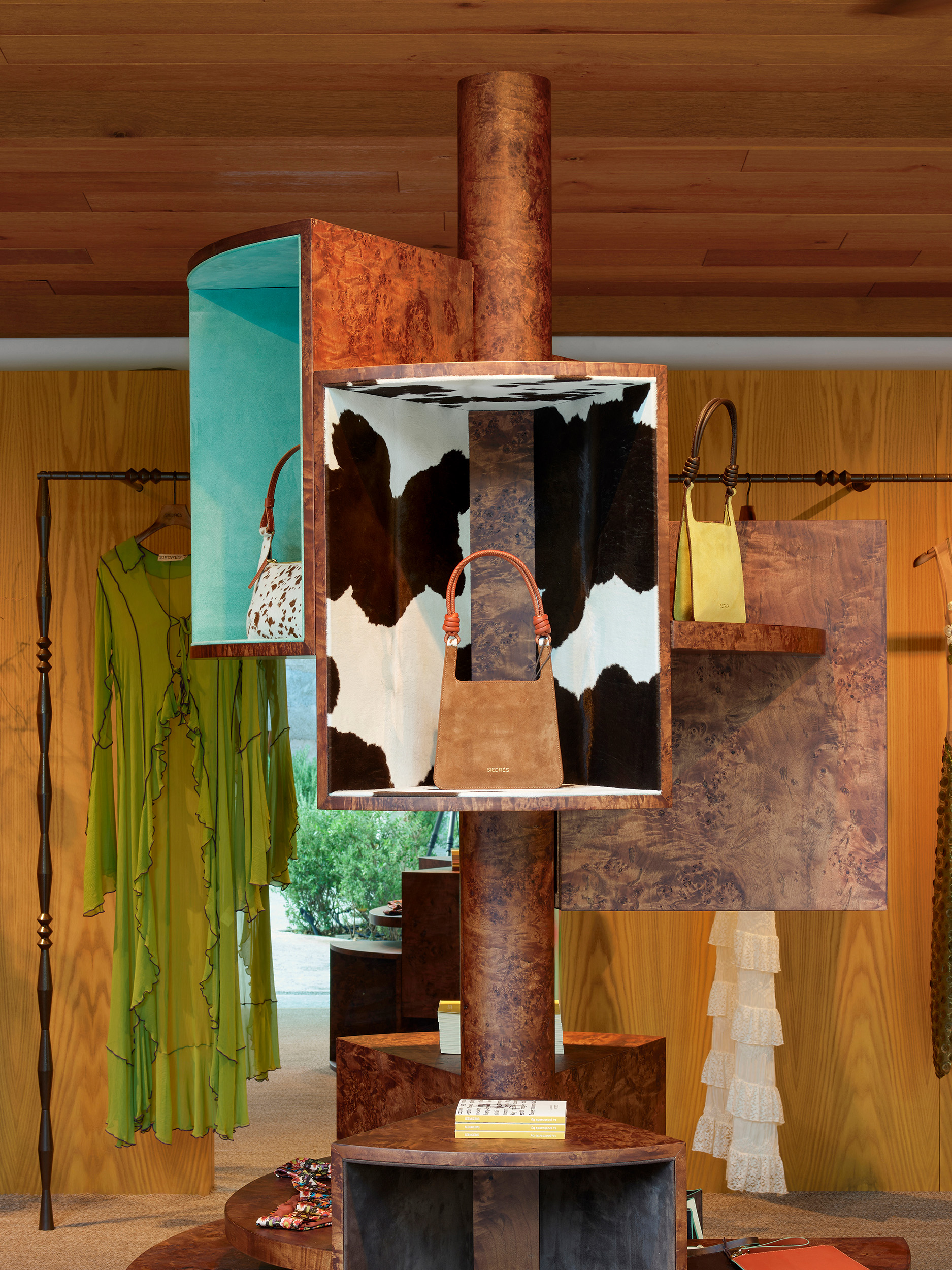 Sculptural central display totem with fabric swatches — Siedrés store