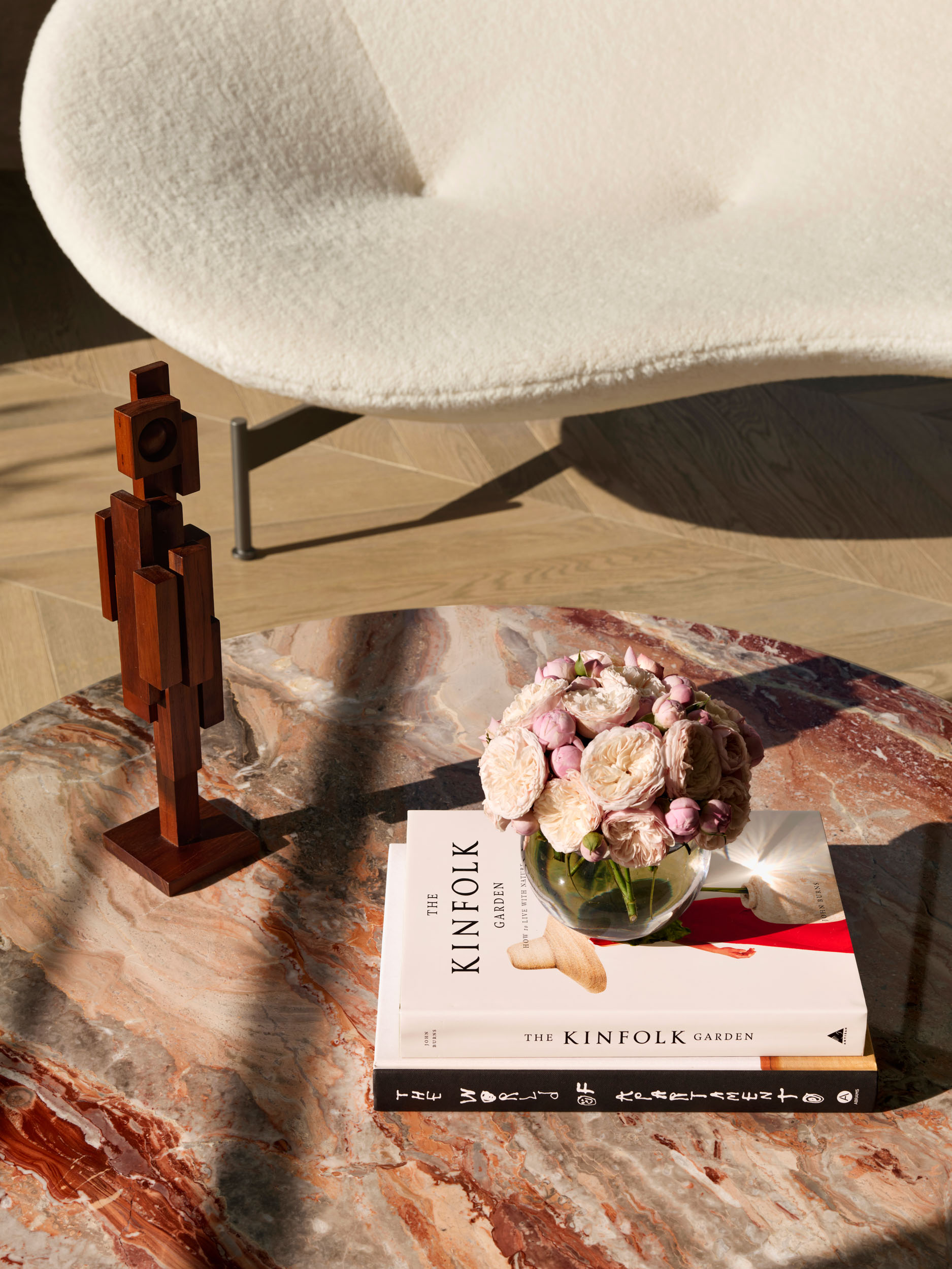 Marble side table with art books and flowers — Zekeriyakoy TP House detail